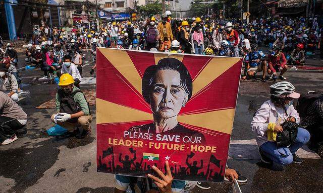 Ein Bild vom 2. März 2021 von einer Demonstration für Aung San Suu Kyi in Yangon.