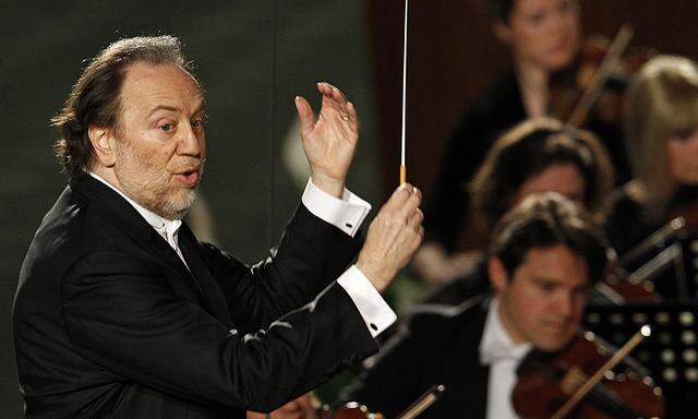 Italian conductor Chailly directs The Leipzig Gewandhaus Orchestra at the Vatican