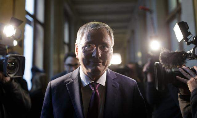 Ein Sieg für Sozialminister Stöger. Die Bank Austria blitzte mit ihrem Einspruch gegen seine Gesetzesnovelle beim VfGH ab.