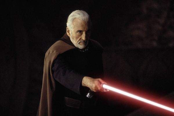 In den "Star Wars"-Episoden II "Angriff der Klonkrieger" und III "Die Rache der Sith" verkörperte Lee den Jedi-Ritter Count Dooku, der als Darth Tyranus der dunklen Seite der Macht verfällt.