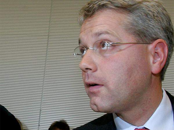 Neu in die Ministerriege kommt Norbert Röttgen. Der bisherige Parlamentarische Geschäftsführer der Union-Bundestagsfraktion übernahm das Umweltministerium.