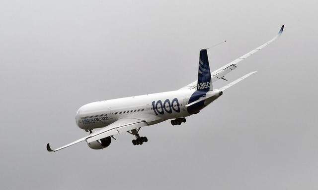 Aibus schickt mit dem A350-1000 einen weiteren Herausforderer für den Boeing-Dreamliner in die Luft.