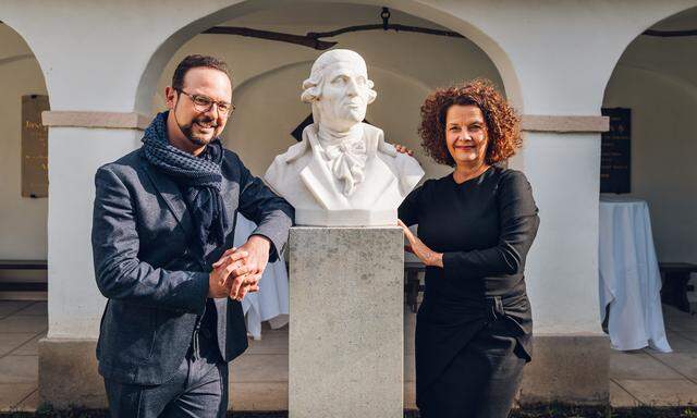 Künstlerischer Leiter Michael Linsbauer und Juryvorsitzende Angelika Kirchschlager. 