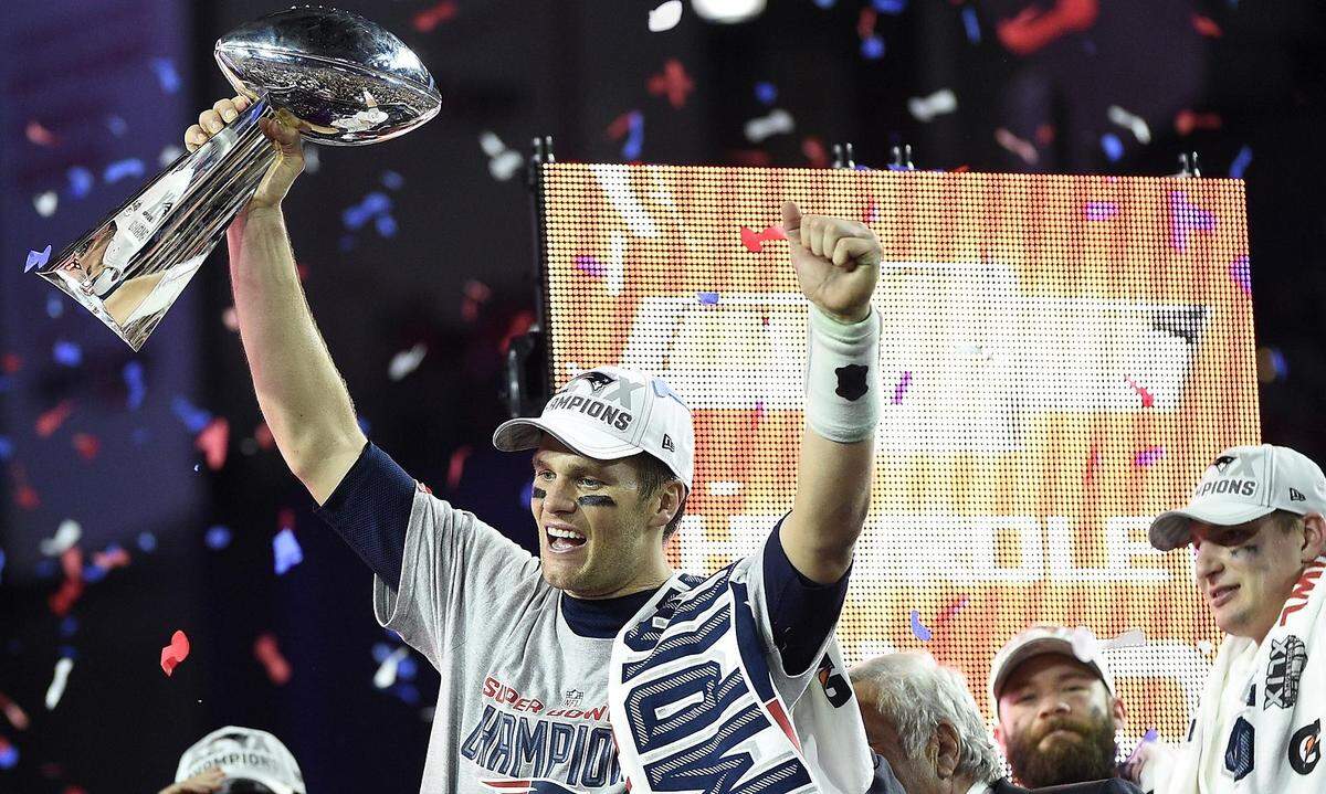 Auch Football-Star Tom Brady weiß, wie man mit Power-Posen Siege feiert.