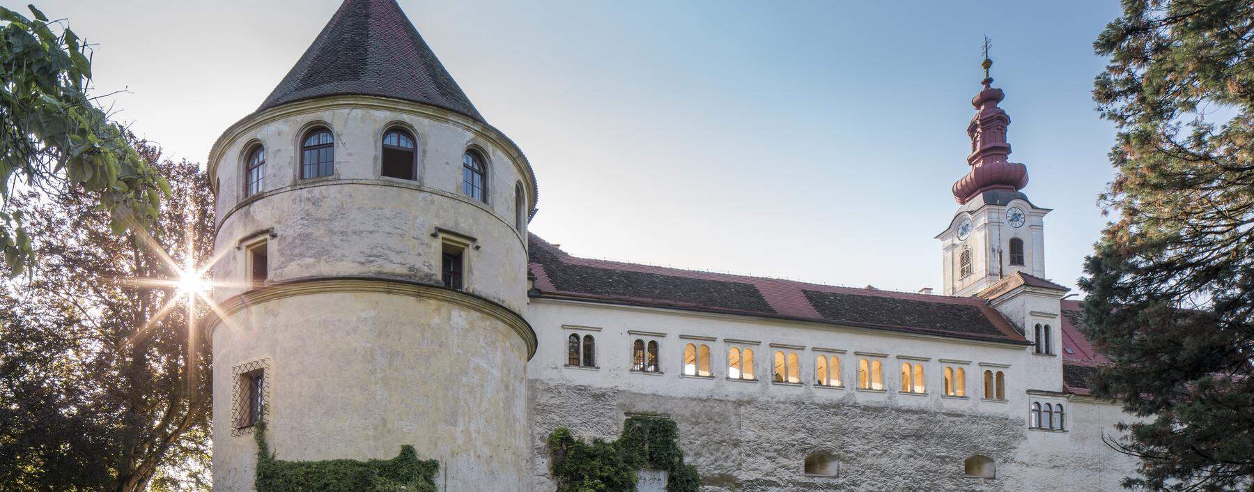 Das Renaissance-Schloss in der Steiermark öffnet sich jährlich für eine Design-Ausstellung, die den Designmonat Graz begleitet. 