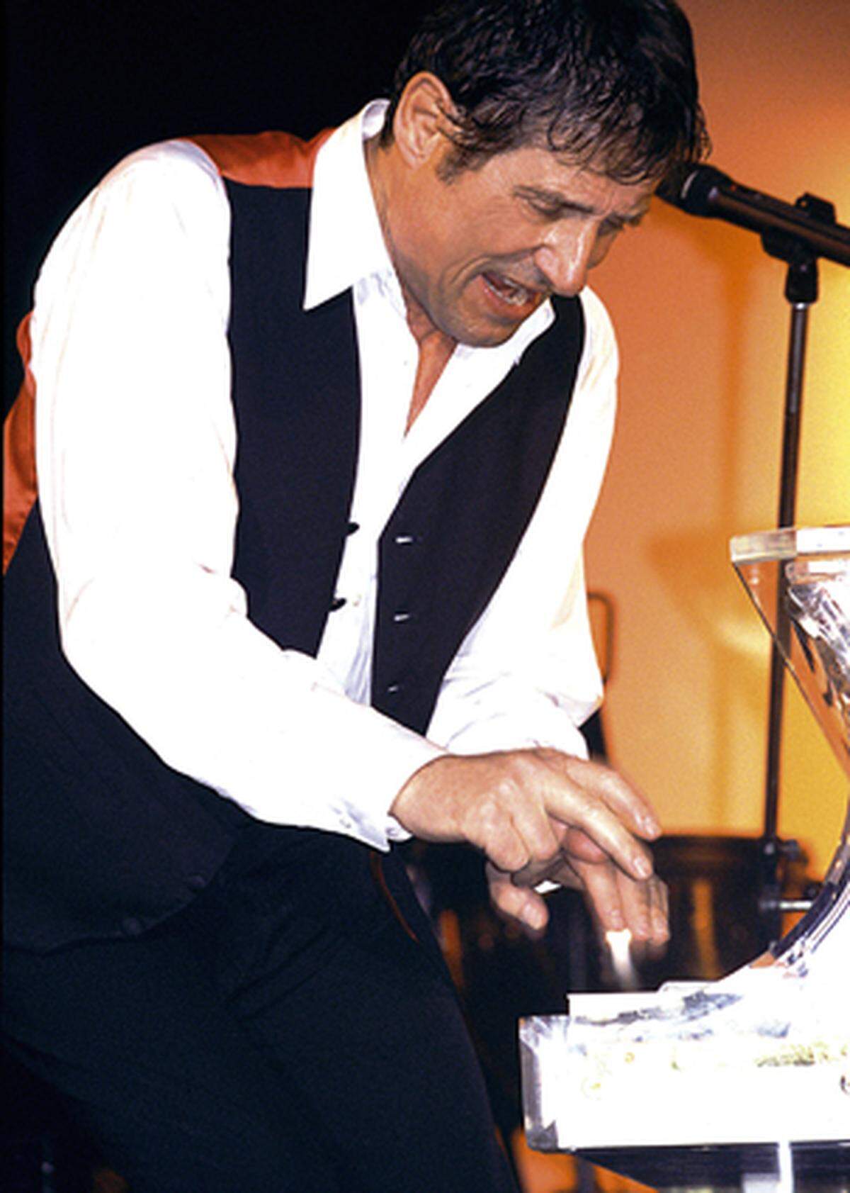 Am 2. Dezember 2007 hatte das Musical "Ich war noch niemals in New York" im Operettenhaus Hamburg Weltpremiere. Alle Lieder darin stammen von Udo Jürgens. Selbst tritt er aber nicht auf.