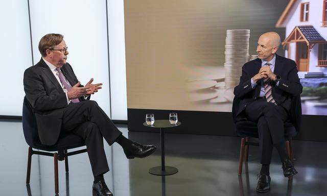 Erste-Bank-Vorstandsvorsitzender Willi Cernko und Bundesminister Martin Kocher unterhielten sich im Fernsehstudio der „Presse“ über die möglichen Wege, um in Österreich mehr Wohnungseigentum zu schaffen.