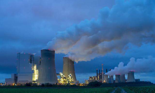 Im Spitzenfeld der Kraftwerke Europas bei der Emission von CO2: Die Anlage in Neurath (NRW) wird mit Kohle betrieben. 