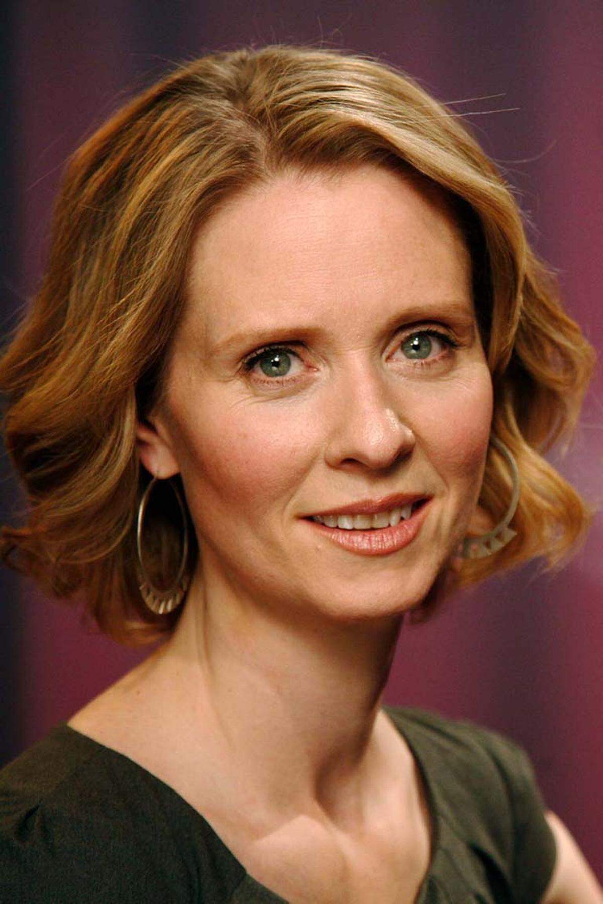 Bei der Strahlentherapie kommen energiereiche (ionisierte) Strahlen zum Einsatz. Deren Hauptwirkung ist die Hemmung der Zellteilung und die Zerstörung der Krebszellen. "Sex And The City"-Darstellerin Cynthia Nixon hat im vergangenen Jahr zum ersten Mal öffentlich über ihre Brustkrebserkrankung gesprochen. Sie habe die Diagnose im Jahr 2006 bei einer Routine-Mammographie erfahren.