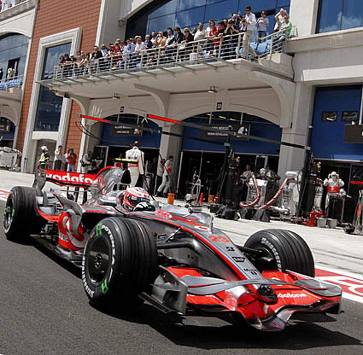 Seit 2005 werden 80 Kilometer vom Zentrum der türkischen Hauptstadt entfernt Formel-1-Rennen abgehalten. Ferrari-Pilot Felipe Massa hat besonders gute Erinnerungen an diese Strecke: 2006, 2007 und 2008 konnte der Brasilianer hier gewinnen.