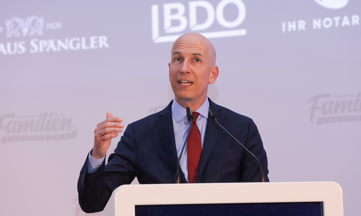Wirtschaftsminister Martin Kocher betont die Wichtigkeit der Familienunternehmen als Arbeitgeber und als Motor der heimischen Wirtschaft.