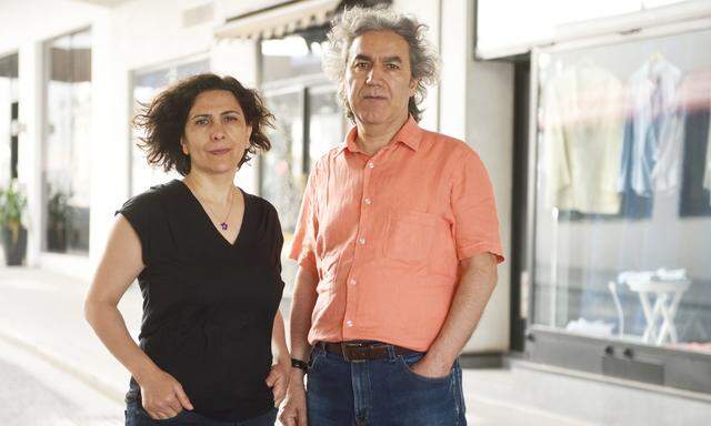Geschichtsforschung mit der Kamera: das Ehepaar Nezahat (l.) und Kazım Gündoğan. 
