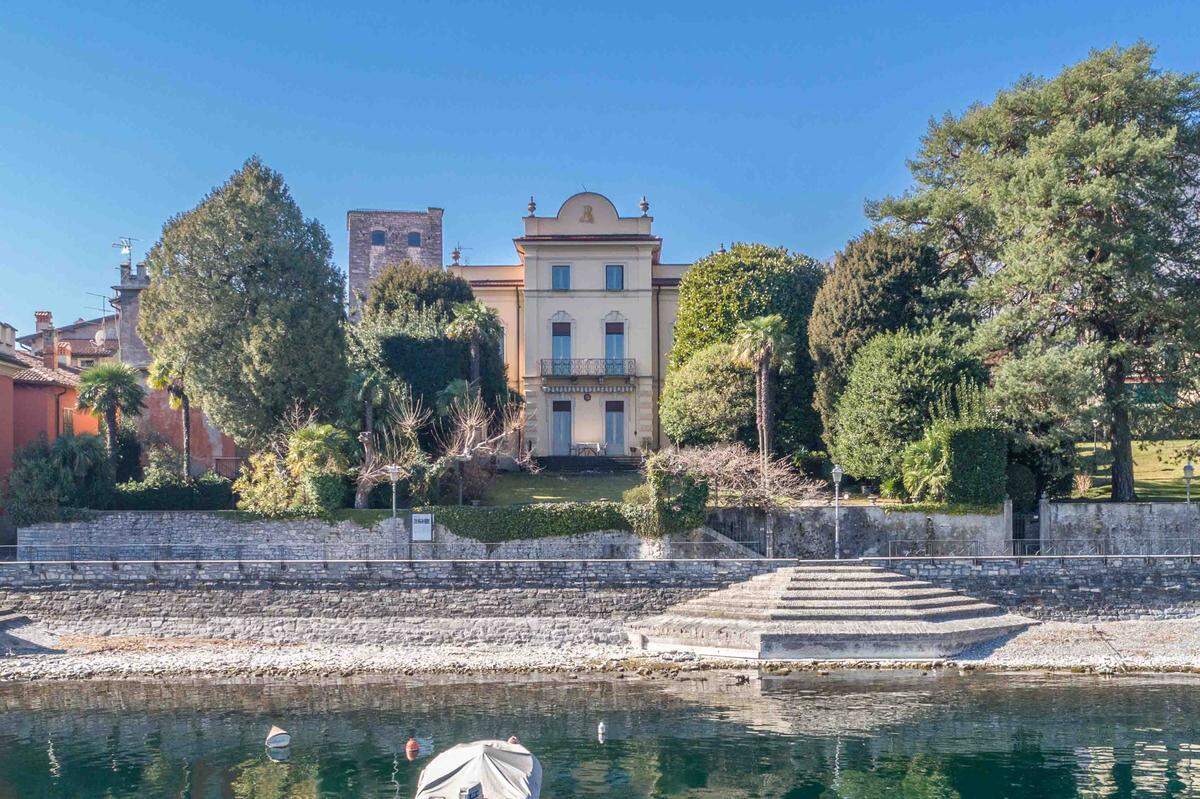 Der Lago di Como (Comer See) in Italien ist bekannt als Sommerdestination von Schauspieler George Clooney. Zu den begehrtesten Lagen zählt die Westküste zwischen Cernobbio und Menaggio.