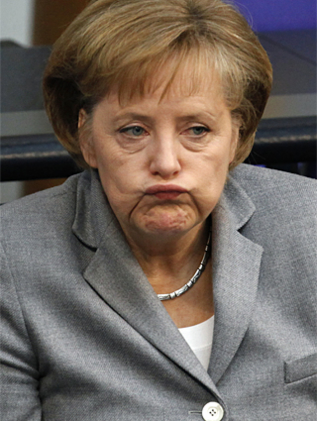 Denn auch 2009 gibt es genügend Zündstoff. Die deutsche Kanzlerin Angela Merkel weigert sich, mehr Geld für Konjunktur-Programme auszugeben. Sie tritt auf die Schuldenbremse. Zudem fordert sie eine scharfe Kontrolle der internationalen Geldmärkte.Auch der französische Präsident Nicolas Sarkozy will sich nicht vorschreiben lassen, was er zu tun hat.