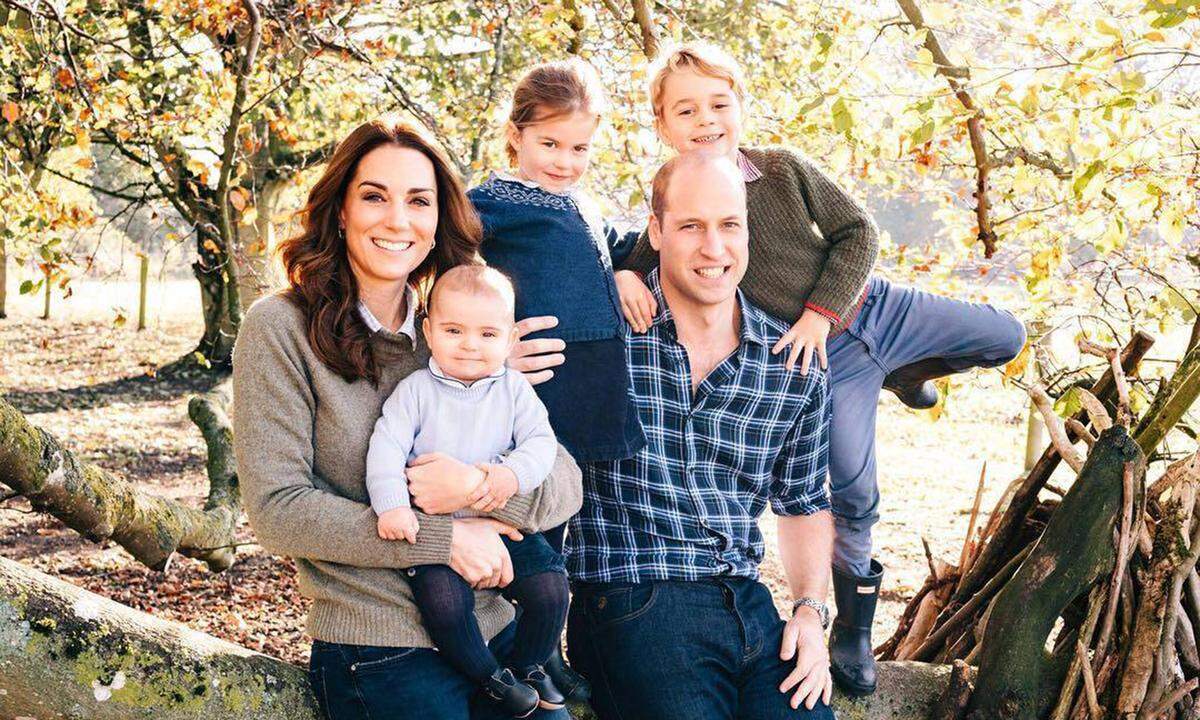 Aber auch eine Umfrage in der näheren Verwandtschaft lohnt sich. Schließlich sind Herzogin Catherine und Prinz William bereits Eltern dreier Kinder und nicht minder beschäftigt. Die Cambridges vertrauen - ganz vorbildlich nach höfischem Protokoll, das selbst beim Thema Kinderbetreuung eine eigene Passage kennt - auf die Hilfe einer Nanny aus dem Noland College.