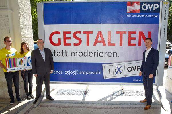 In den Endspurt des Wahlkampfes geht die ÖVP mit dem Slogan: "Wenn's um Europa geht: Karas." Das Plakat zeigt wie die vorhergehenden Karas' Konterfei, das ÖVP-Logo fehlt. Daneben gibt es eine eindeutigere Variante: ein Plakat mit Parteilogo und dem Spruch: "Gestalten statt moderieren." Dieses Sujet wird vor allem in Schaukästen ausgestellt.