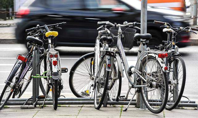 Radfahren, Gro�stadt. Fahrradfahren in den St�dten ist gut, wenn die Infrastruktur daf�r gut ausgebaut ist. Hier: grosse