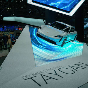 Neues Must-have des vermögenden Aficionados: Elektro-Porsche Taycan, sicherheitshalber als „Turbo“.