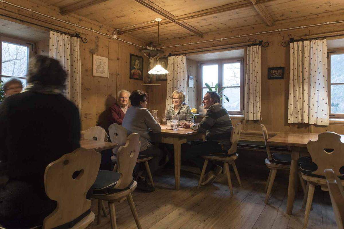 Ob im Eisacktal oder in dessen Seitental Villnöss: Ein jeder Südtiroler Hof ist stolz auf seine Stube. Sie ist das Zentrum des Geschehens, hier wird gegessen, getrunken, entspannt, getratscht.