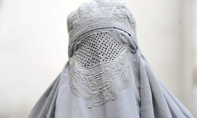 Grüne: ''Burka ist ein Frauengefängnis''