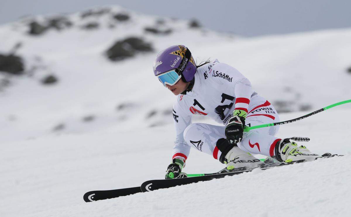Anfang November hat sie noch im Zillertal trainiert (im Bild), läuft alles nach Plan, kehrt die Salzburgerin am 1. Dezember im kanadischen Lake Louise in den Weltcup zurück.