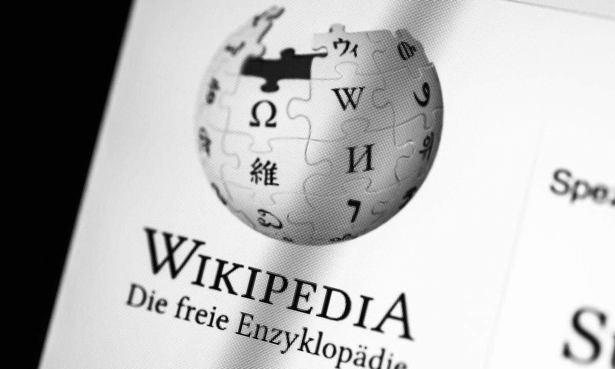 Wikipedia, ein 2001 gegründetes gemeinnütziges Projekt, hat es knapp nicht auf das Stockerl geschafft. Das Ziel ist laut dem Gründer Jimmy Wales, „eine frei lizenzierte und hochwertige Enzyklopädie zu schaffen und damit lexikalisches Wissen zu verbreiten“. Wikipedia ist das umfangreichste Lexikon der Welt. Es lag im Dezember 2016 auf dem fünften Platz der am häufigsten besuchten Websites.