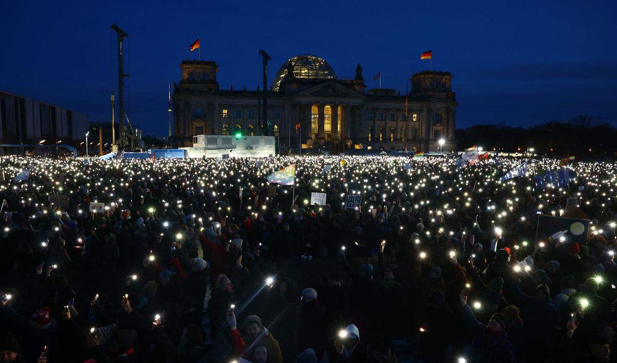 21. Jänner. In ganz Deutschland sind mehrere hunderttausend Menschen gegen rechts auf die Straße gegangen.