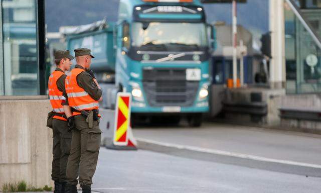 Schon 2017 veranstaltete Österreich am Brenner (hier an der Mautstelle Schönberg) Grenzkontrollen. 