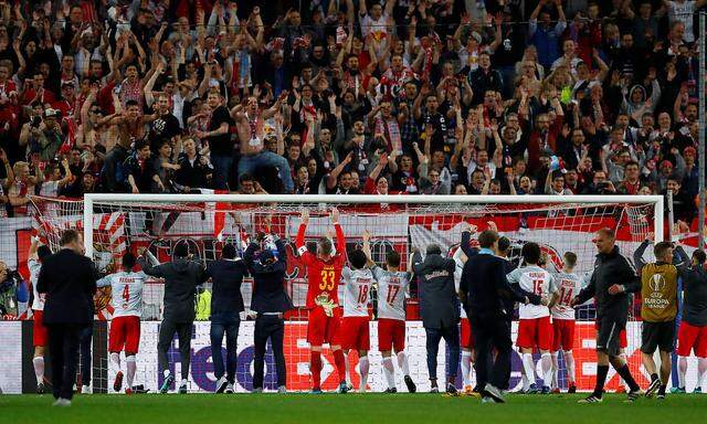 Salzburg-Spieler bedanken sich bei den Fans