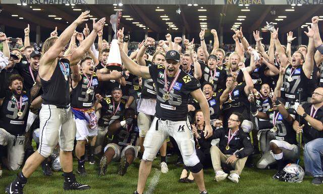 Jubel der Raiders-Footballer: Sie gewannen die Austrian Bowl 2018.