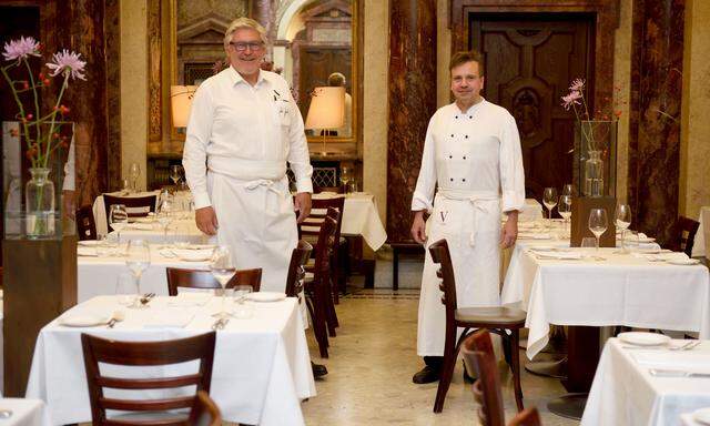 Christian Domschitz (links) und Christoph Schuch setzen sich im Restaurant Vestibül mit der Wiener Küche auseinander. 