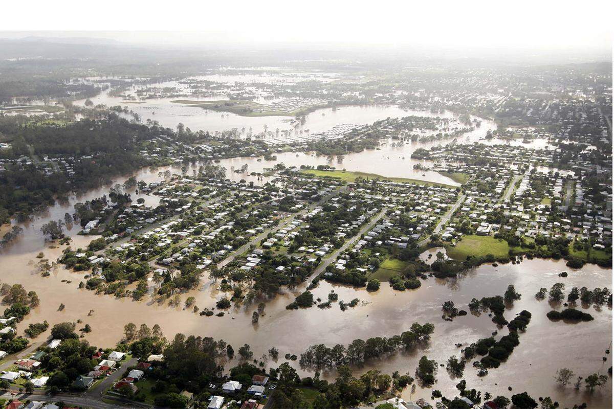 Offiziellen Angaben von Meteorologen zufolge lag der Pegel des Flusses im Zentrum der Zwei-Millionen-Einwohner-Stadt bei 4,45 Metern. Das ist weniger als bei der Hochwasserkatastrophe von 1974.