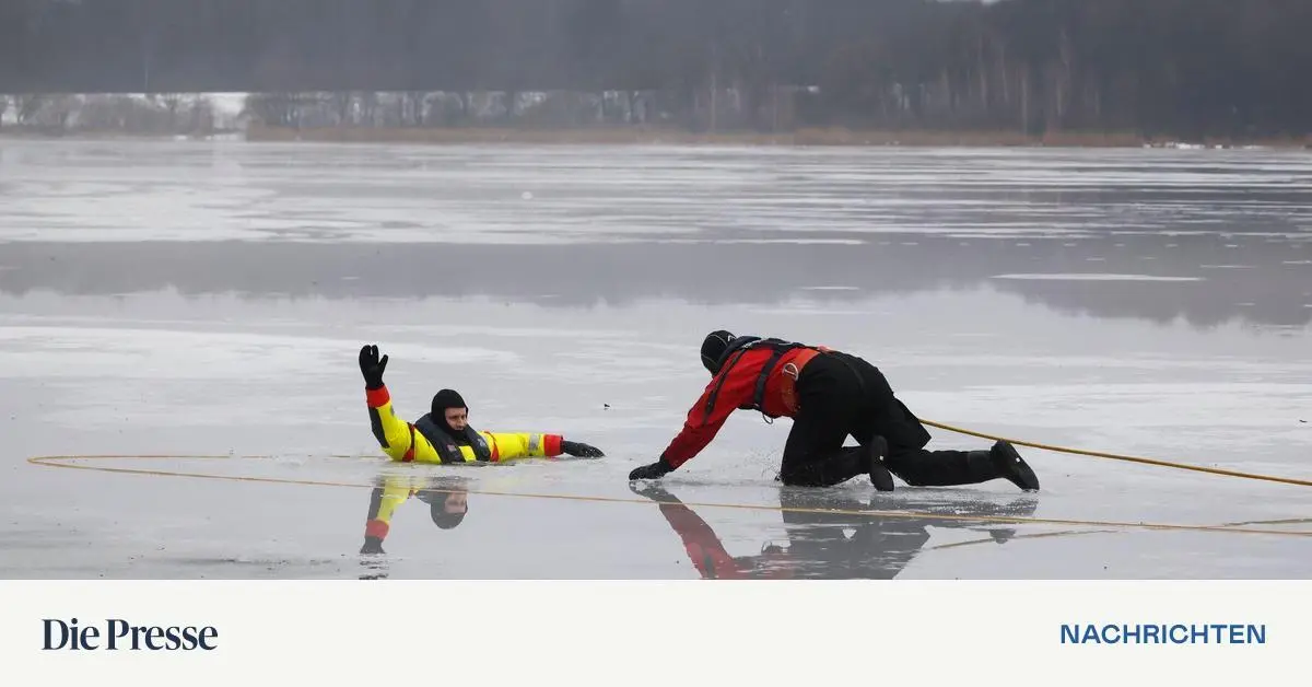 Was-tun-wenn-jemand-ins-Eis-einbricht-premium-