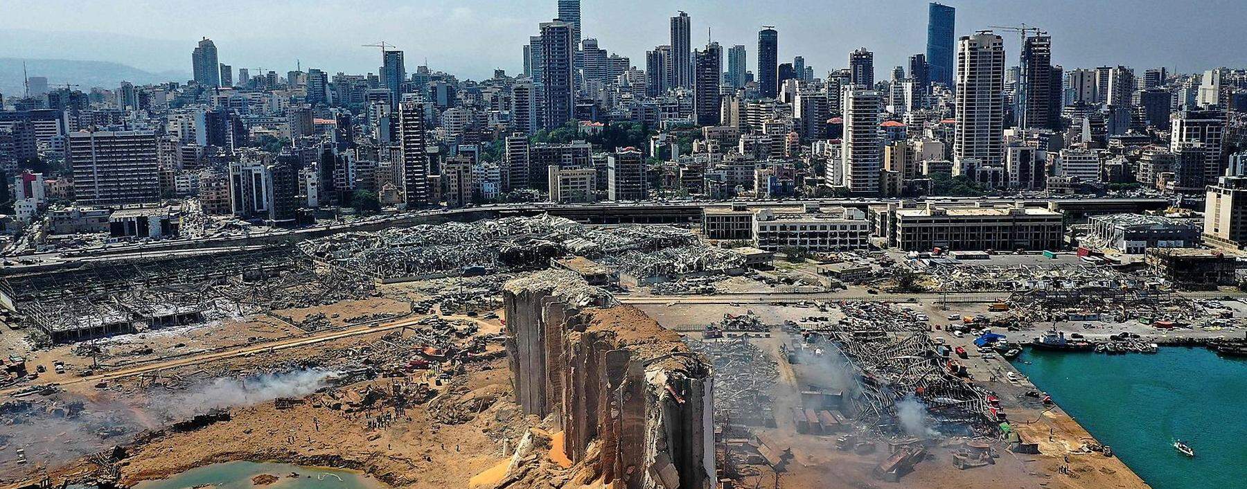 Der Hafen von Beirut und weite Teile der libanesischen Hauptstadt sind nach einer gewaltigen Detonation verwüstet.