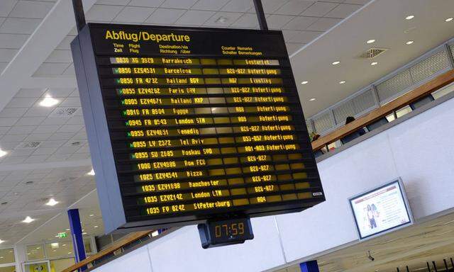 Anzeigetafel am Flughafen 