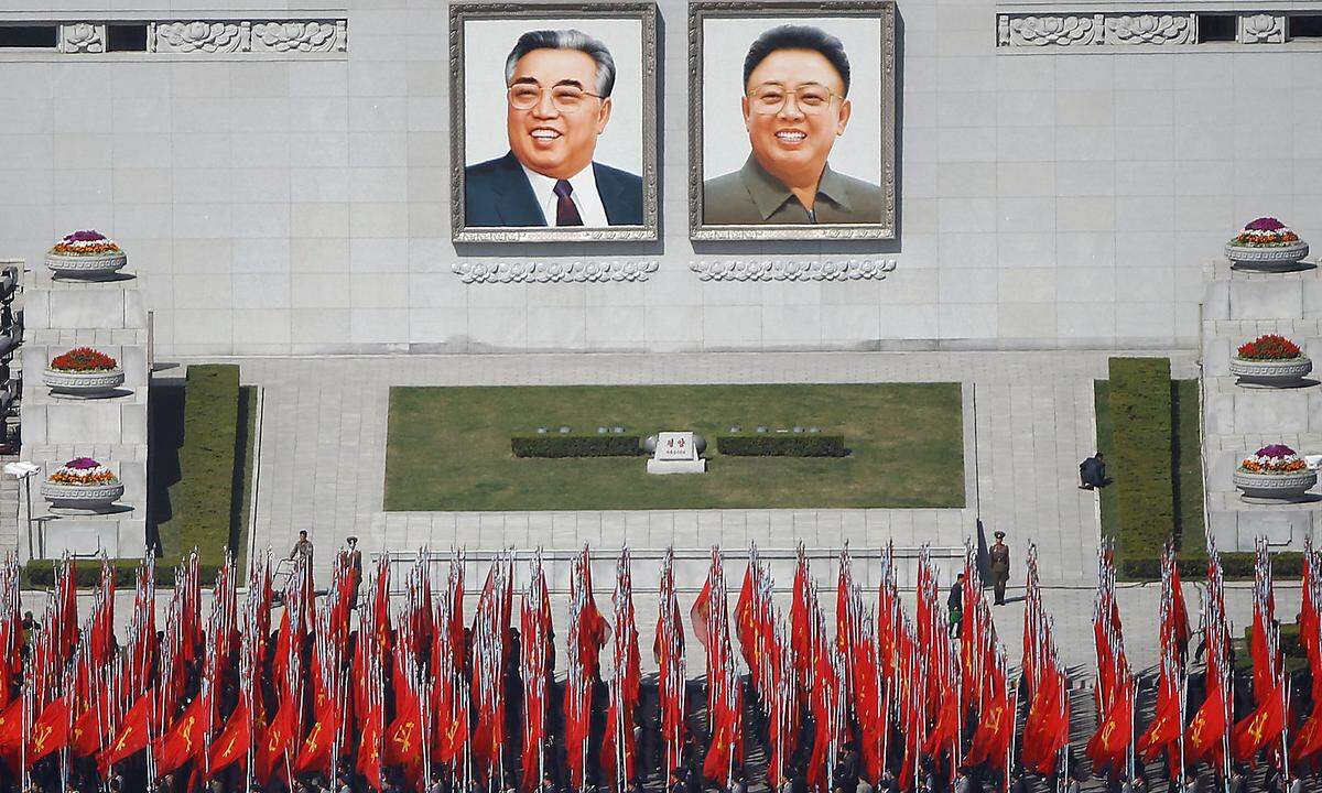 Die nordkoreanische Führung hatte versprochen, das Prestigeprojekt bis zum 105. Geburtstag von Kims verstorbenem Großvater, Staatsgründer Kim Il-sung, fertigzustellen.