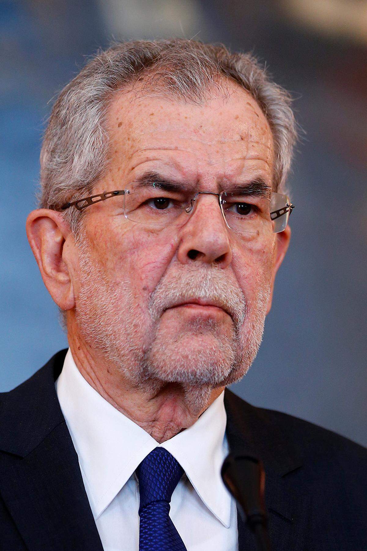 "Ja Kruzitürken, wenn mir nichts anderes übrig bleibt." Der Grüne Bundespräsidentschaftskandidat Alexander Van der Bellen kann sich die Angelobung eines FPÖ-Bundeskanzlers unter Fluchen vorstellen.