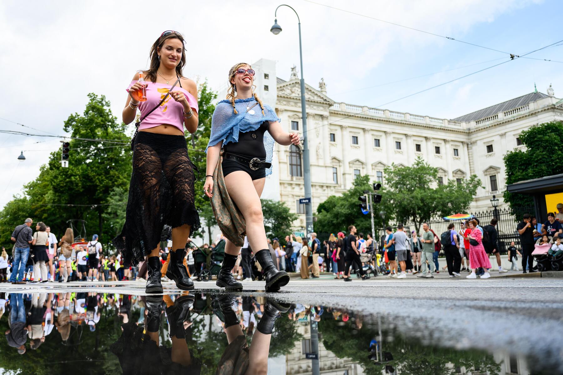 320.000 Menschen bei Regenbogenparade in Wien