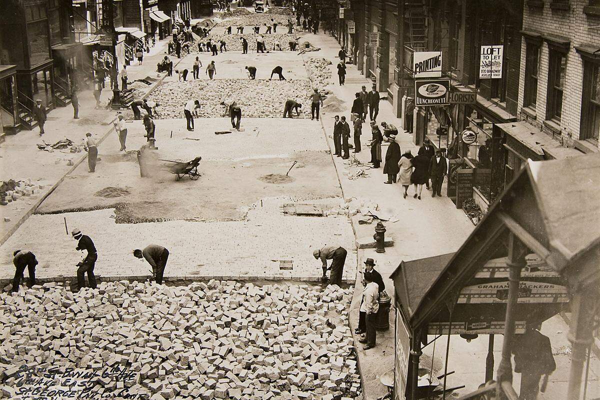 Im Oktober 1930 wurde die 28th Street neu gepflastert. Link: www.nyc.gov/html/records/home.html