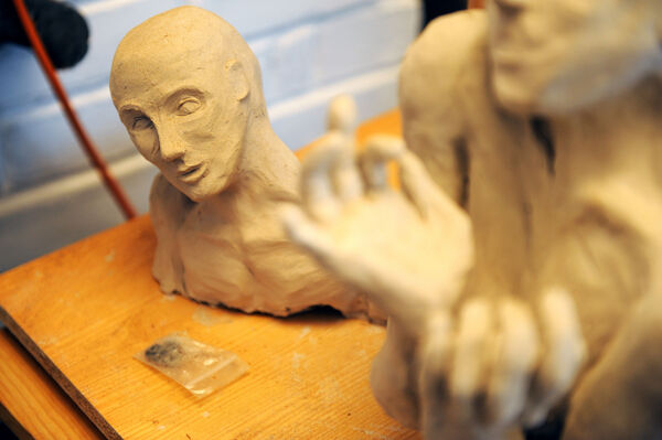 Trotzdem läuft der Club gut. "Die Leute kommen nicht, weil wir den allergeilsten Sound in Wien haben, da gibt es andere in Wien, die Tausende Euros in ihre Anlage gesteckt haben. Das Werk ist anders, das fängt schon bei der Türpolitik an, wir pflegen einen familiären Umgang mit unseren Gästen," so Stürzer.