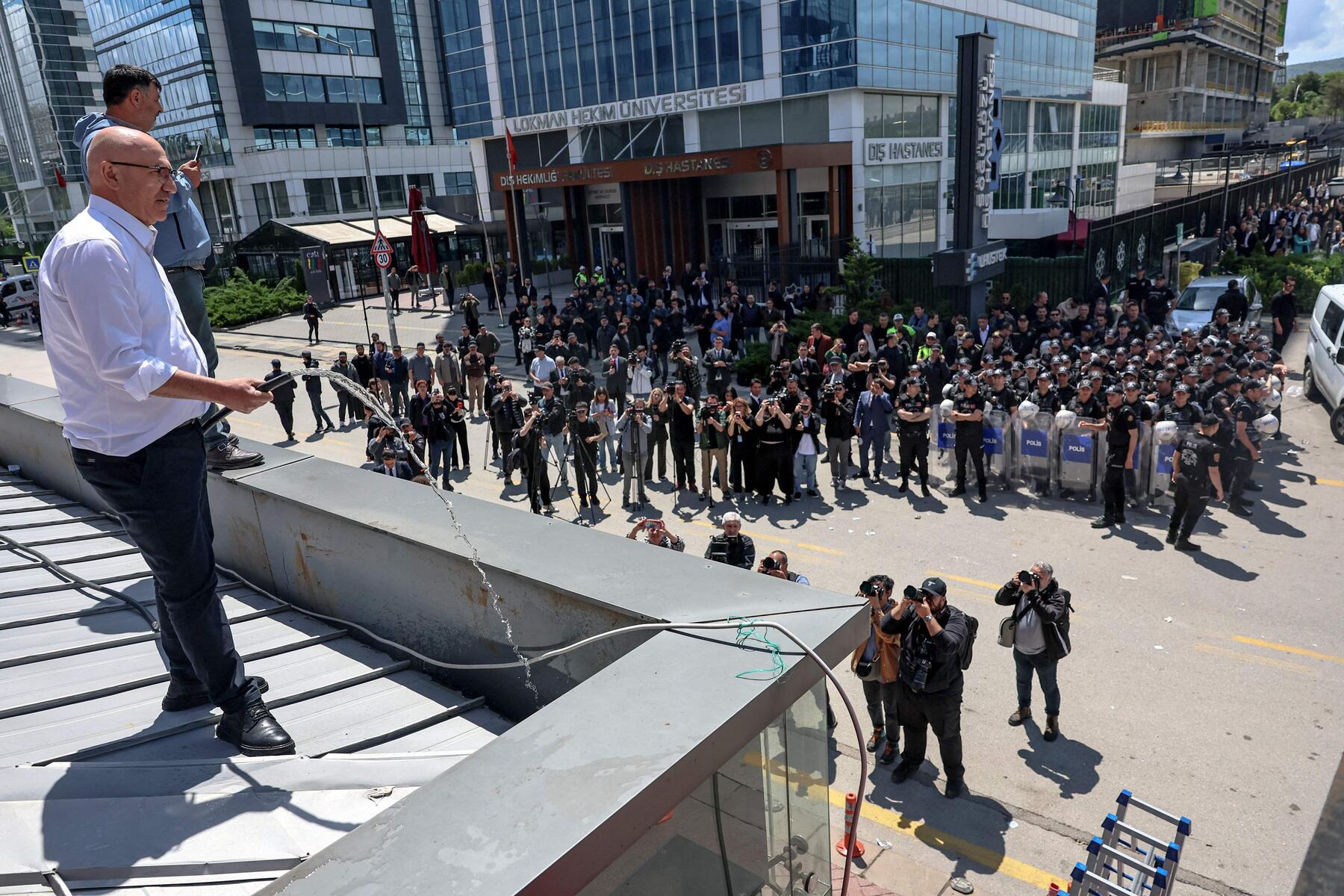 Abgesetzter CHP-Chef verschanzt sich in Zentrale: Türkische Behörden bereiten Räumung vor