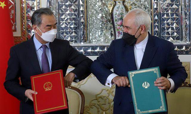 Irans Außenminister Mohammad Javad Zarif and Chinas Außenminister Wang Yi.