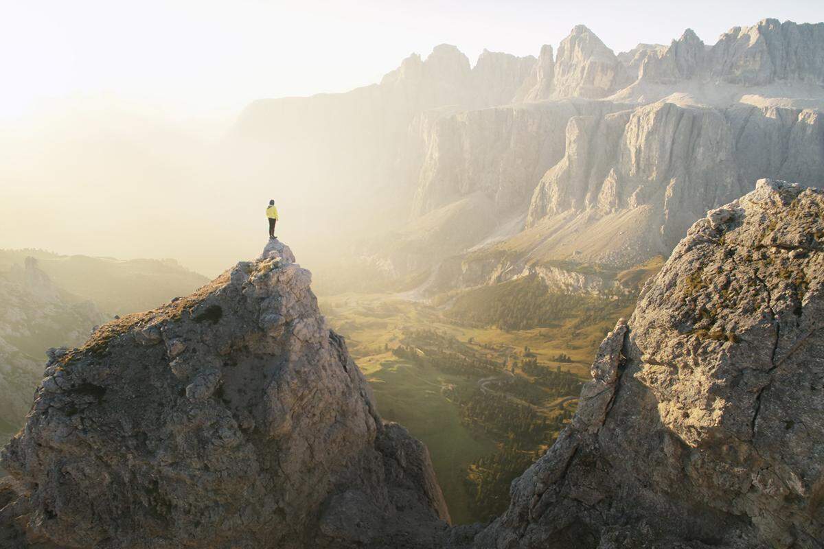Zweiter wurde der Vorjahressieger Jona Salcher aus Gröden, der mit seinem Foto "infinity" die Große Cirspitze in den Dolomiten in Szene setzte.