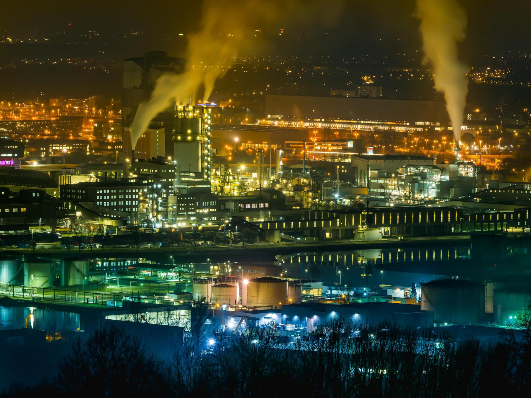 Chemical industry talks fail again; strikes to expand