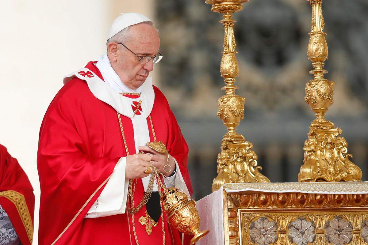 Papst Franziskus feierte die Pfingstmesse in Rom.