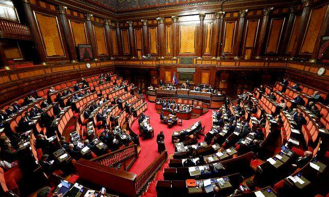 Im italienischen Unterhaus wird derzeit über einen möglichen fliegenden Koalitionswechsel spekuliert - doch das Szenario dürfte nicht eintreten.