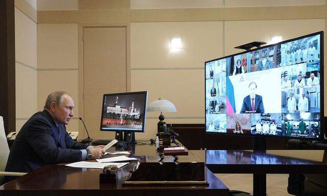 Wladimir Putn bei der Video-Konferenz über die Corona-Impfkampagne am Montag.
