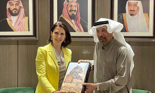 Europaministerin Karoline Edtstadler traf in Riad unter anderem den saudischen Minister für Investitionen, Khalid al-Faleh.