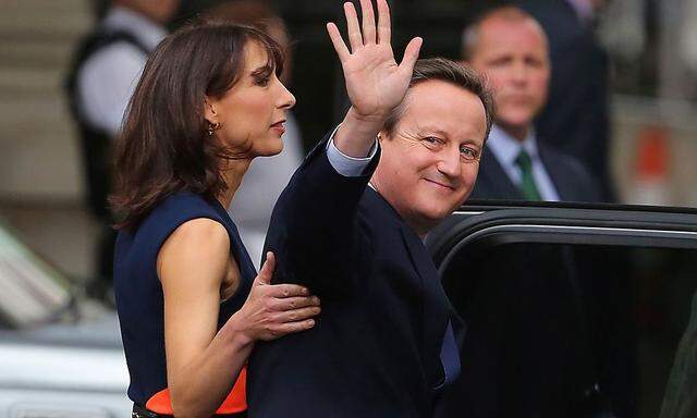 David Cameron winkte nach seiner Abdankung bei der Queen in die Kameras. Nun sagt er auch seinem Wahlkreis Witney Adieu.