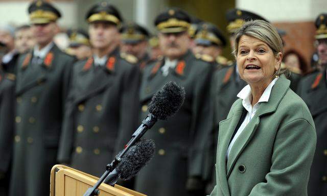 Klaudia Tanner übernahm gestern als erste Frau die Amtsgeschäfte eines österreichischen Verteidigungsministers.  